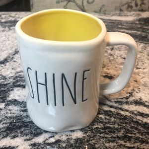 Shine mug with yellow inside !